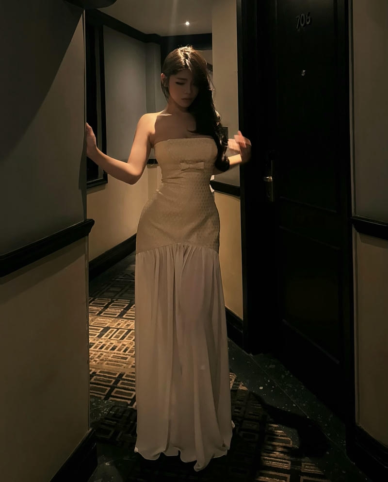 Hương Tịt bikini vẻ ngoài trẻ trung nổi bật