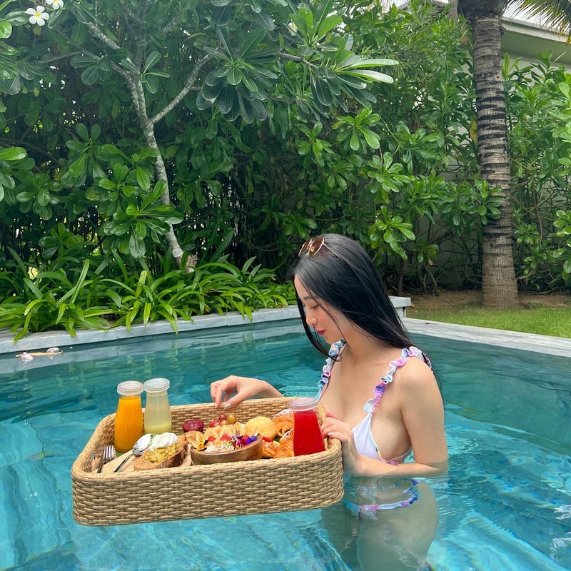 Jun Vũ bikini toát lên vẻ đẹp hiện đại