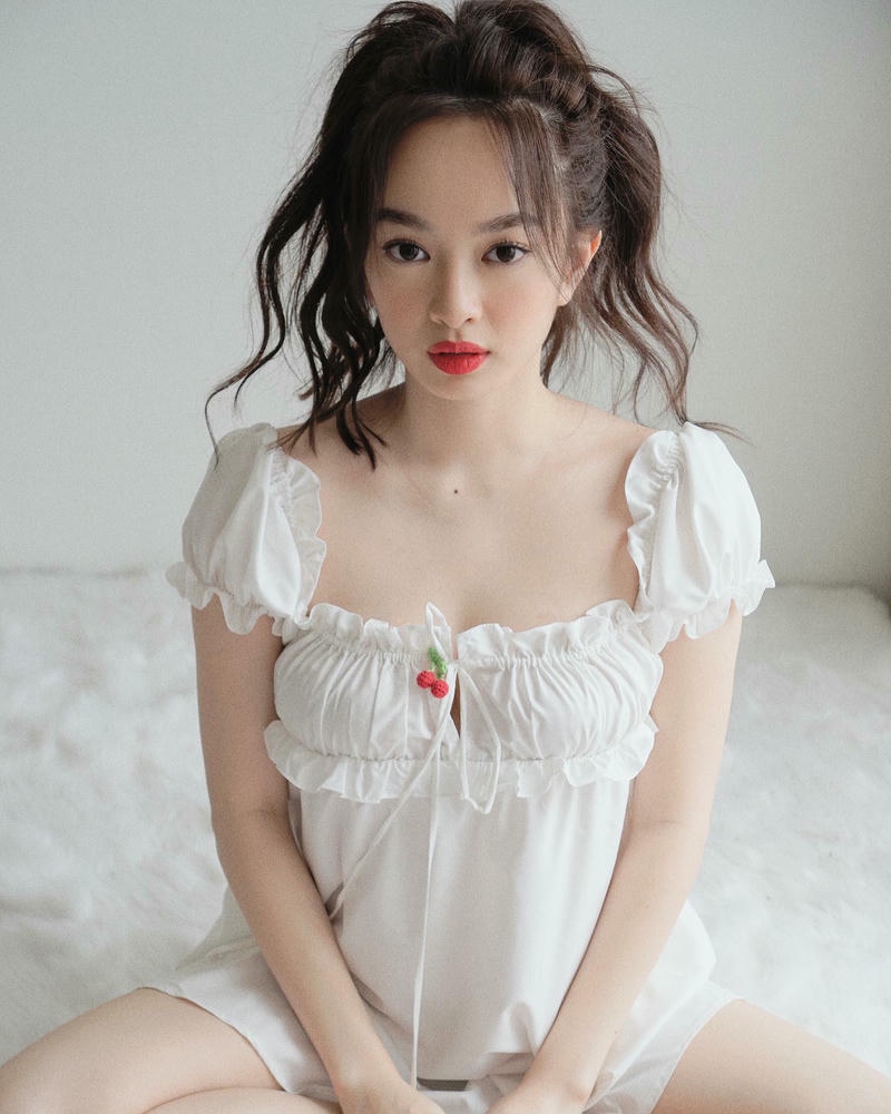 Kaity Nguyễn bikini phong cách trẻ trung cuốn hút