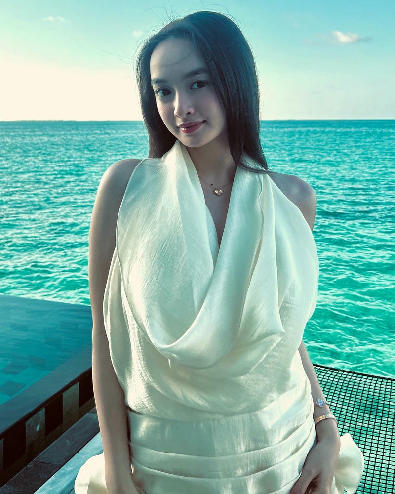 Kaity Nguyễn bikini thần sắc tươi tắn đầy cuốn hút