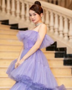 Kaity Nguyễn chọn bikini phong cách cá tính