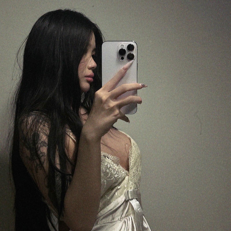 Khoảnh khắc tổng quát với Hương Tịt bikini