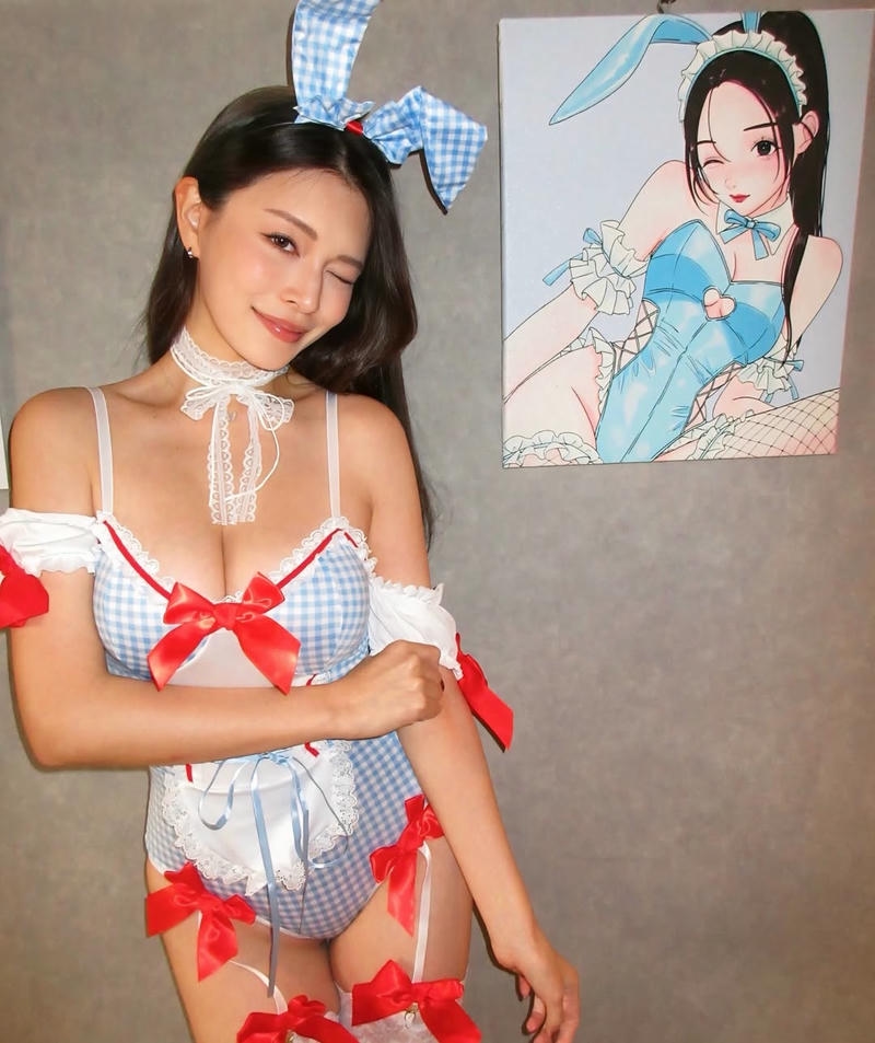 Mary Tachibana bikini vẻ đẹp trẻ trung năng động mới