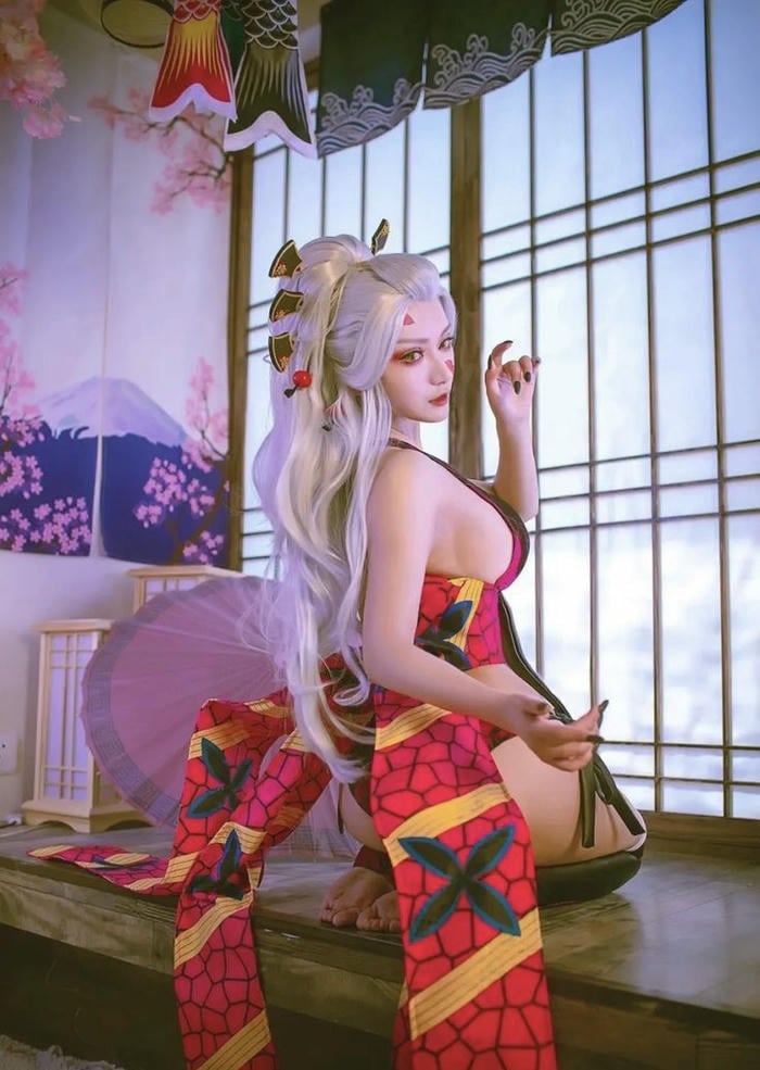 ảnh cosplay Daki ánh mắt sắc lạnh