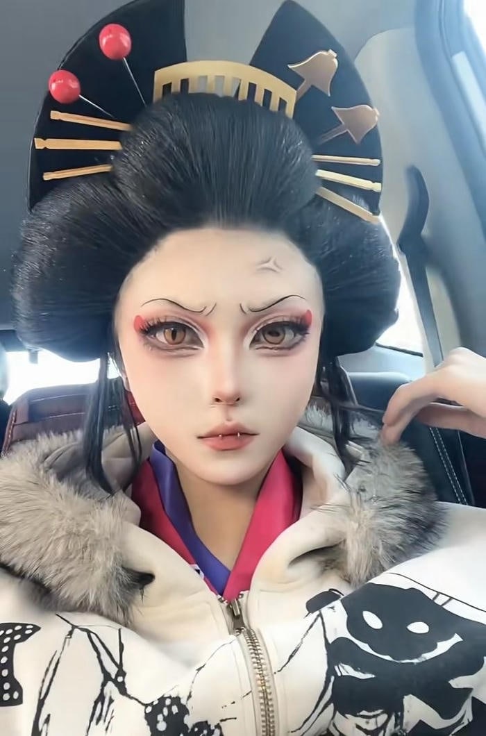 ảnh cosplay Daki ánh nhìn thách thức