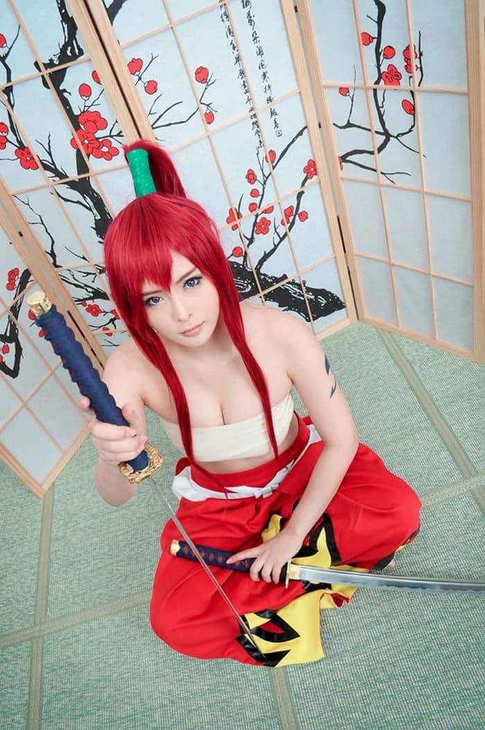 ảnh cosplay Erza tóc đỏ nổi bật