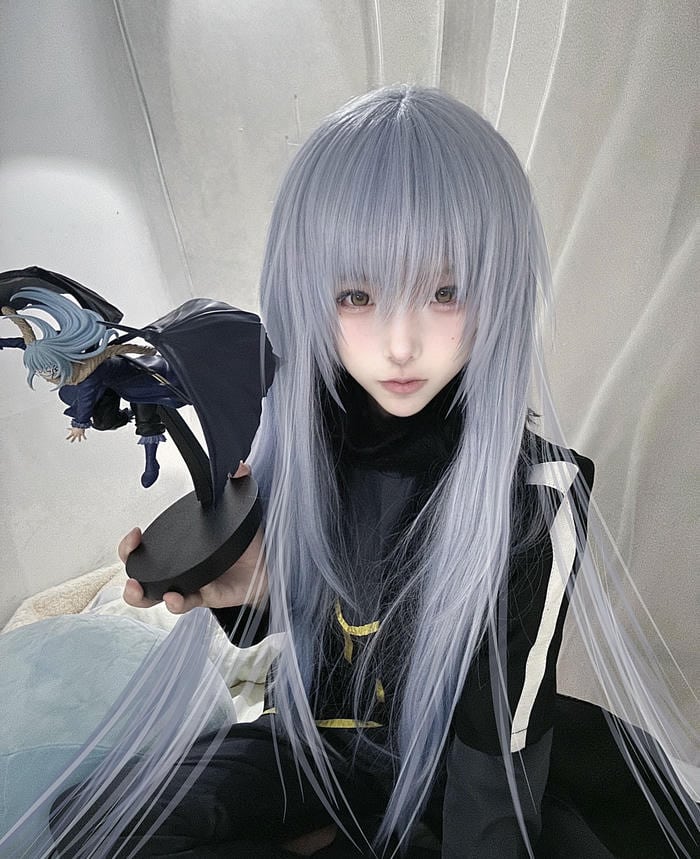 ảnh cosplay Rimuru phụ kiện đầy đủ