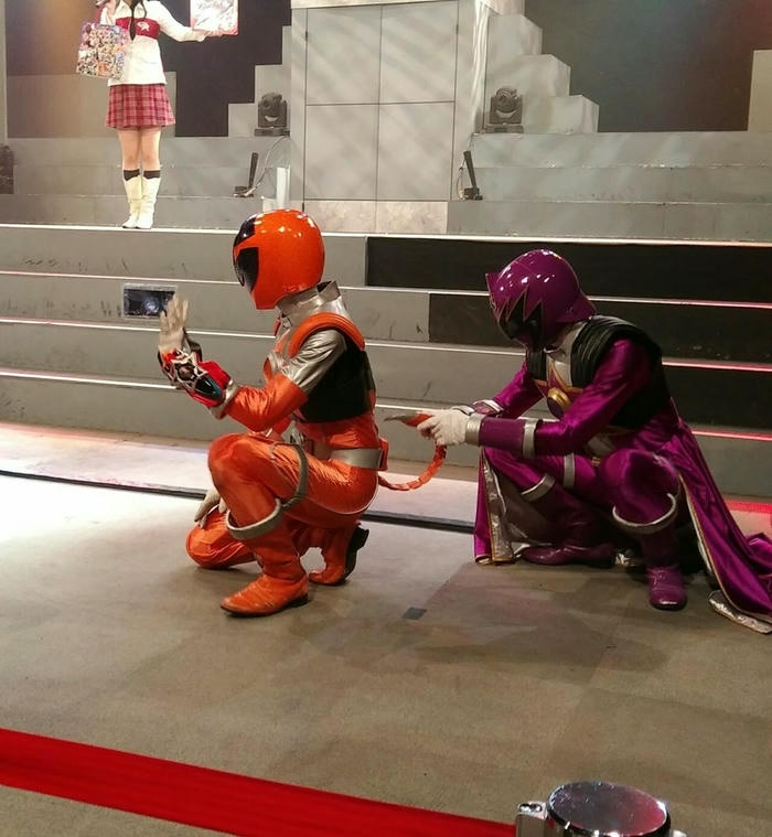 ảnh cosplay siêu nhân chuyển động nhanh