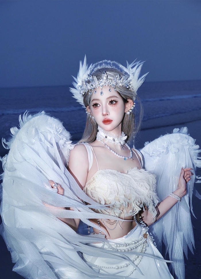 ảnh cosplay thiên thần nền trời xanh