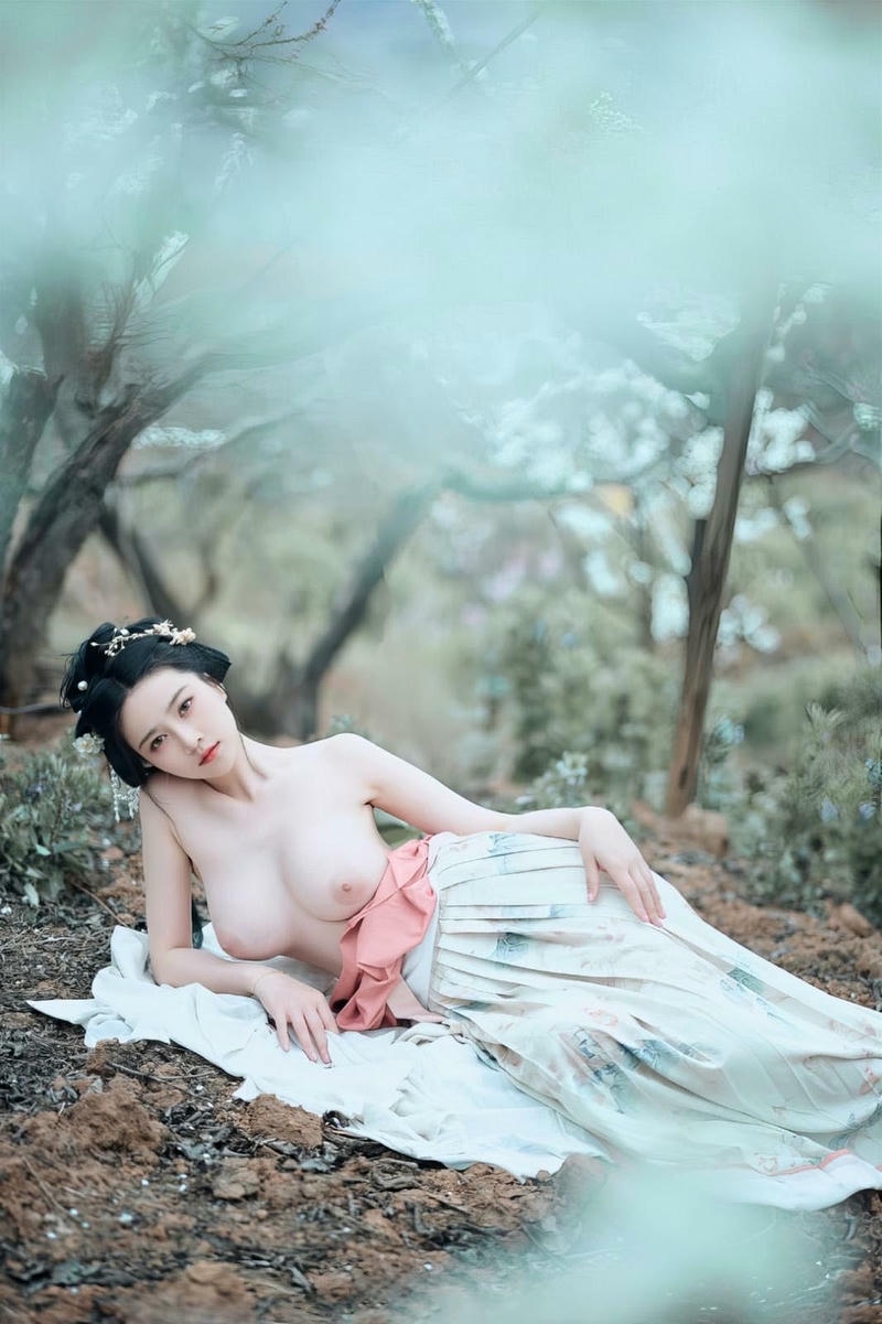 Cổ trang sex tiên tử để lộ vú căng mẩy