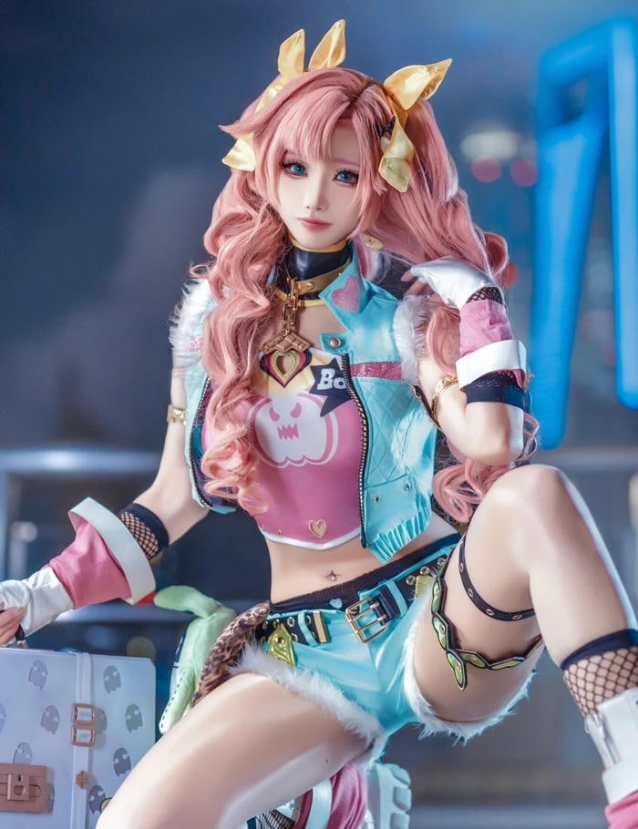 dáng pose đúng vai gái xinh cosplay nhân vật anime