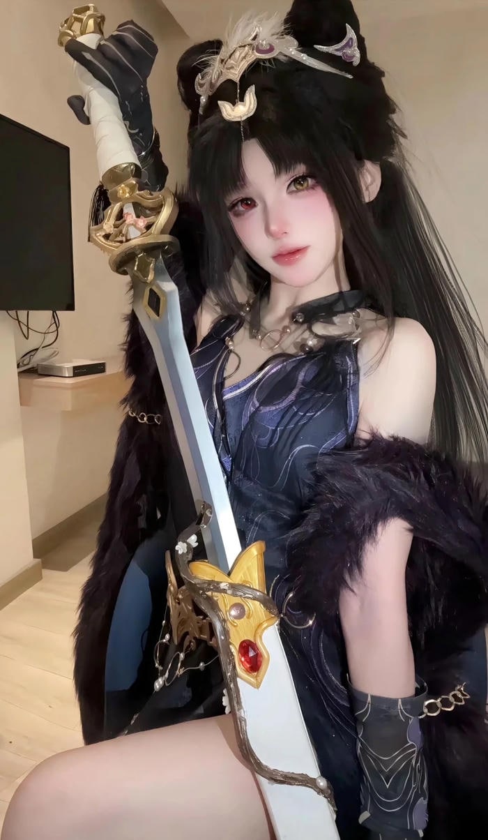 gái xinh cosplay nhân vật anime biểu cảm đúng vai