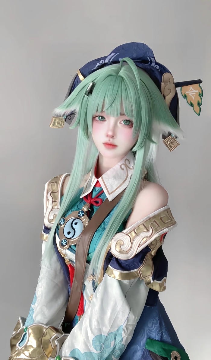 gái xinh cosplay nhân vật anime dáng đứng tự nhiên