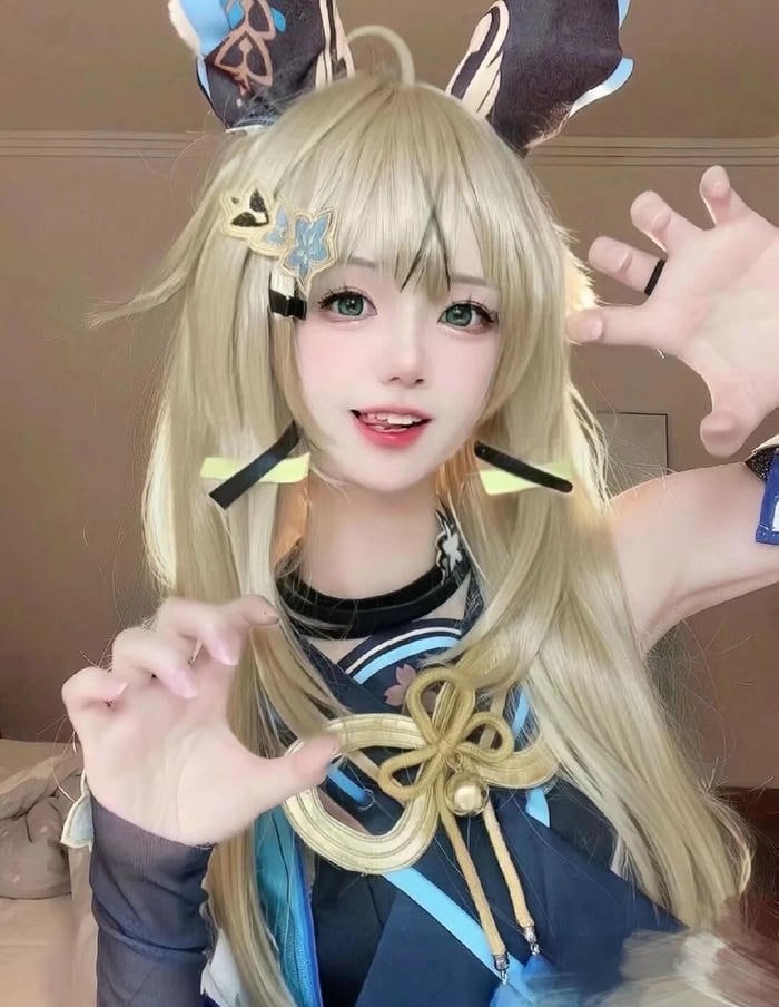 gái xinh cosplay nhân vật anime gương mặt giống
