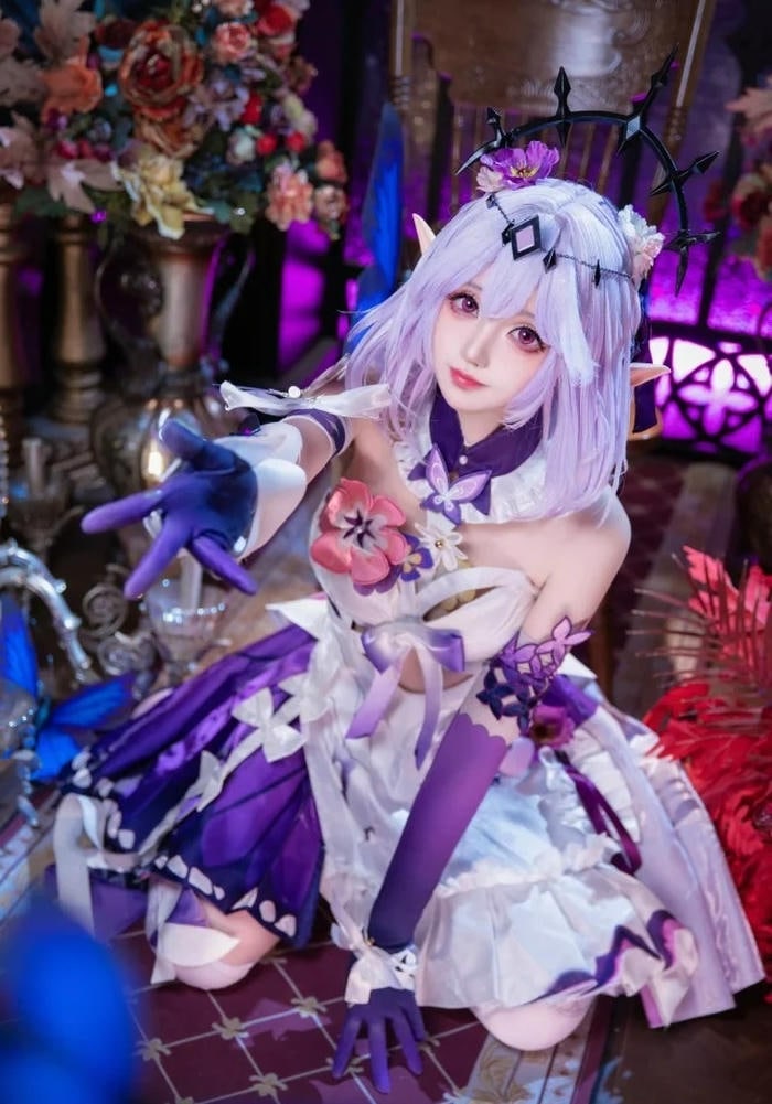 gái xinh cosplay nhân vật anime tạo hình ác ma