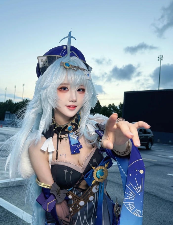 gái xinh cosplay nhân vật anime trang phục bắt mắt