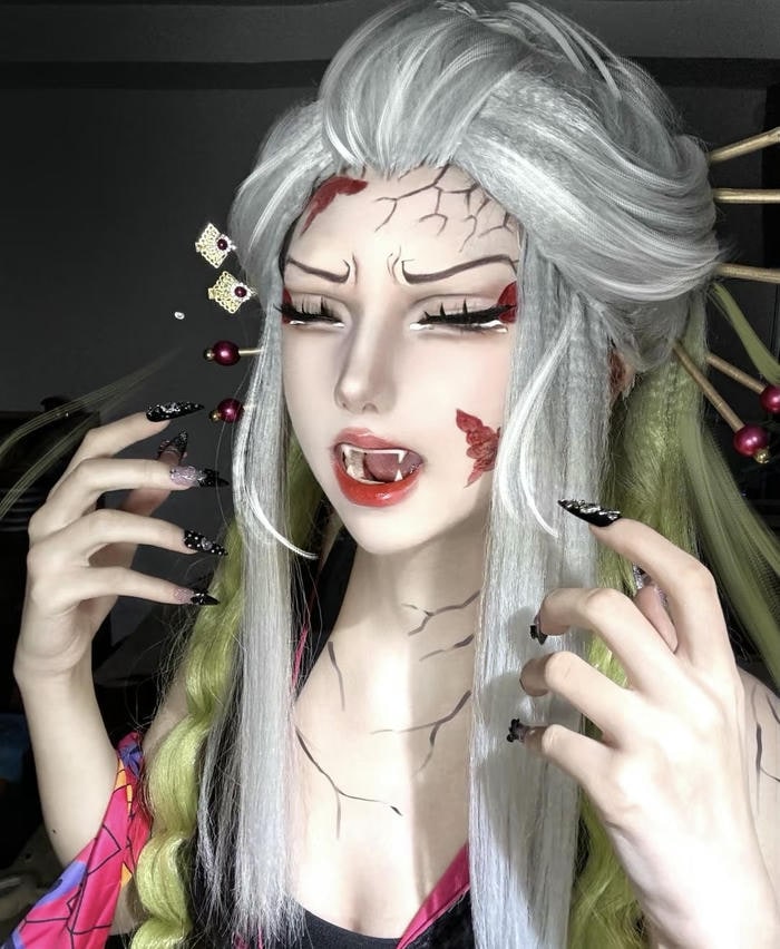 hình ảnh cosplay Daki mái tóc xanh nhạt