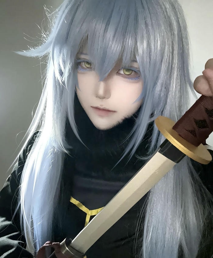 hình ảnh cosplay Rimuru trang điểm nhẹ