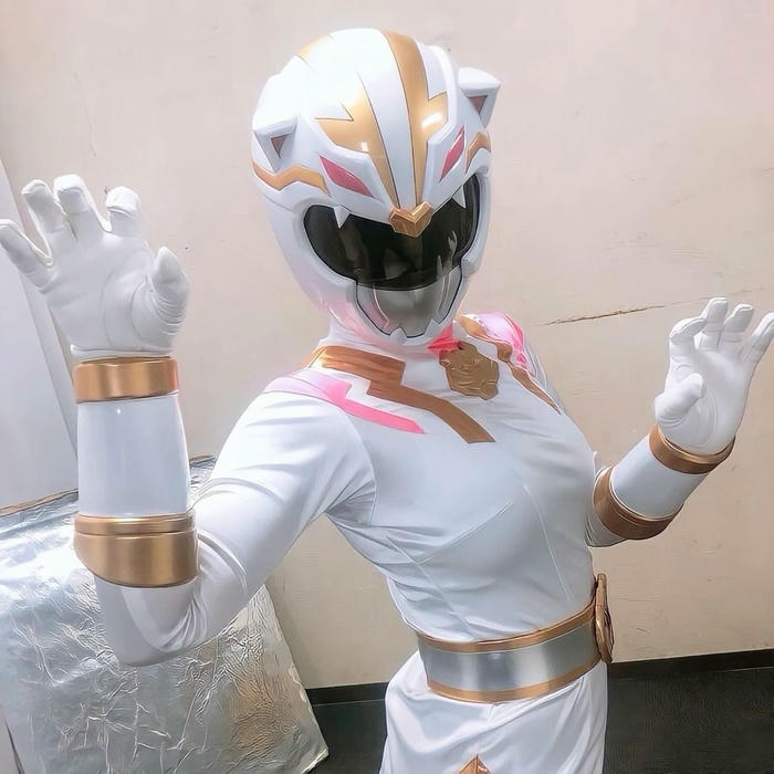 hình ảnh cosplay siêu nhân chi tiết kim loại