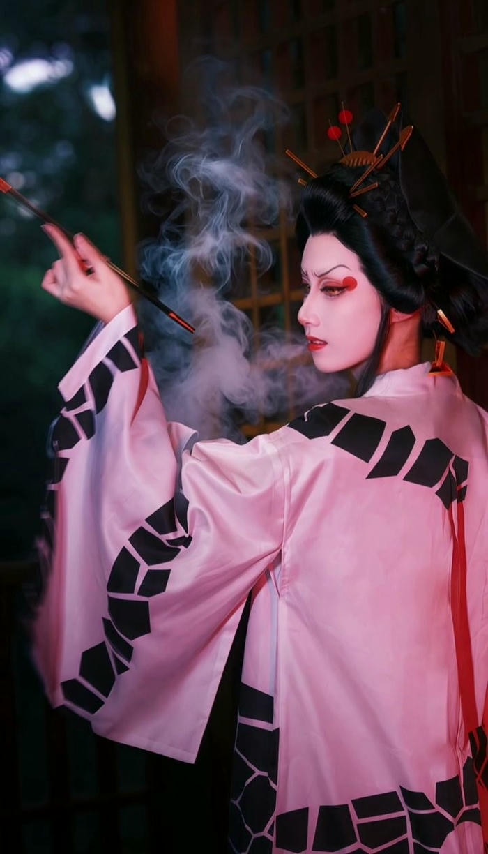 hình cosplay Daki bối cảnh khu đèn đỏ