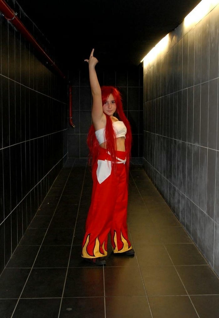 hình cosplay Erza hiệu ứng bụi chiến
