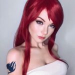 hình cosplay Erza tóc đỏ buông thẳng
