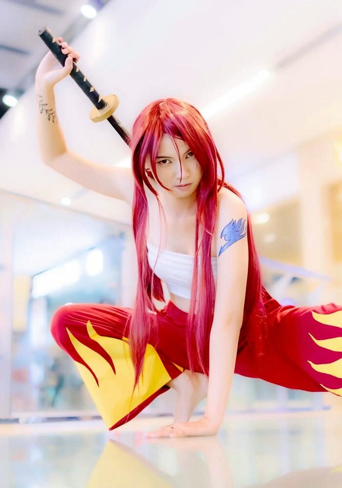 hình cosplay Erza trang phục Fairy Tail
