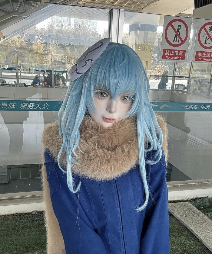 hình cosplay Rimuru bộ đồ xanh đậm