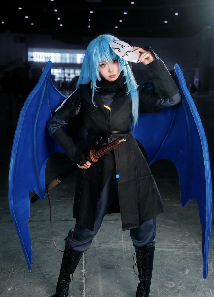 hình cosplay Rimuru kiếm đeo bên hông