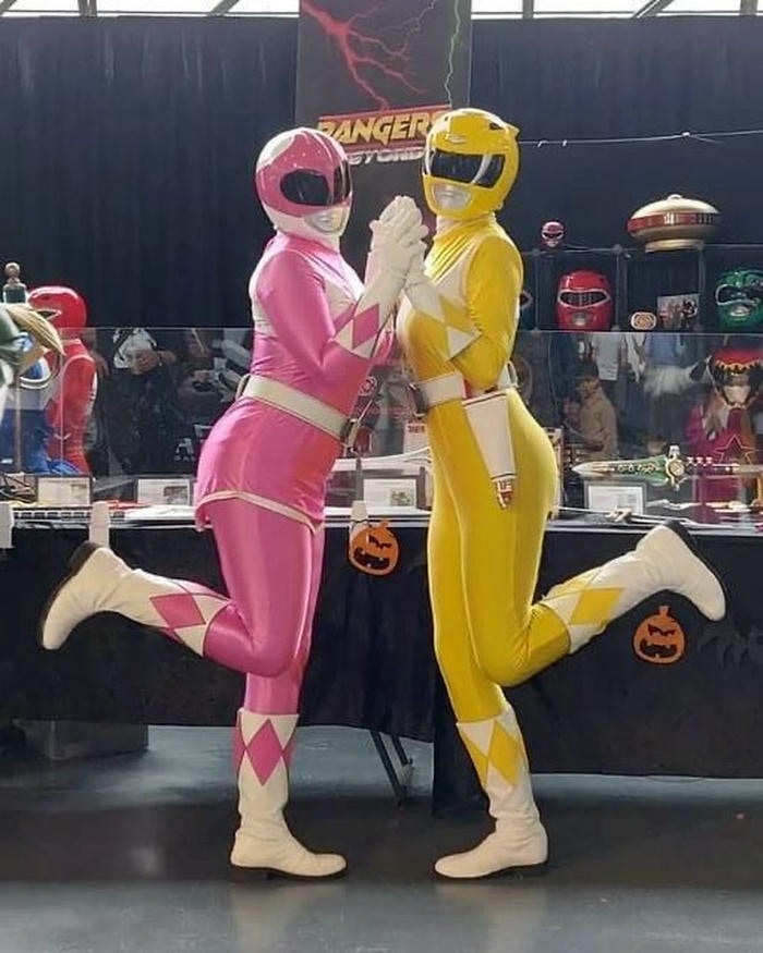 hình cosplay siêu nhân trang phục nhiều màu
