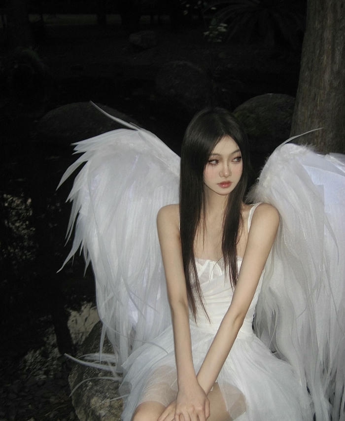 hình cosplay thiên thần váy trắng tinh