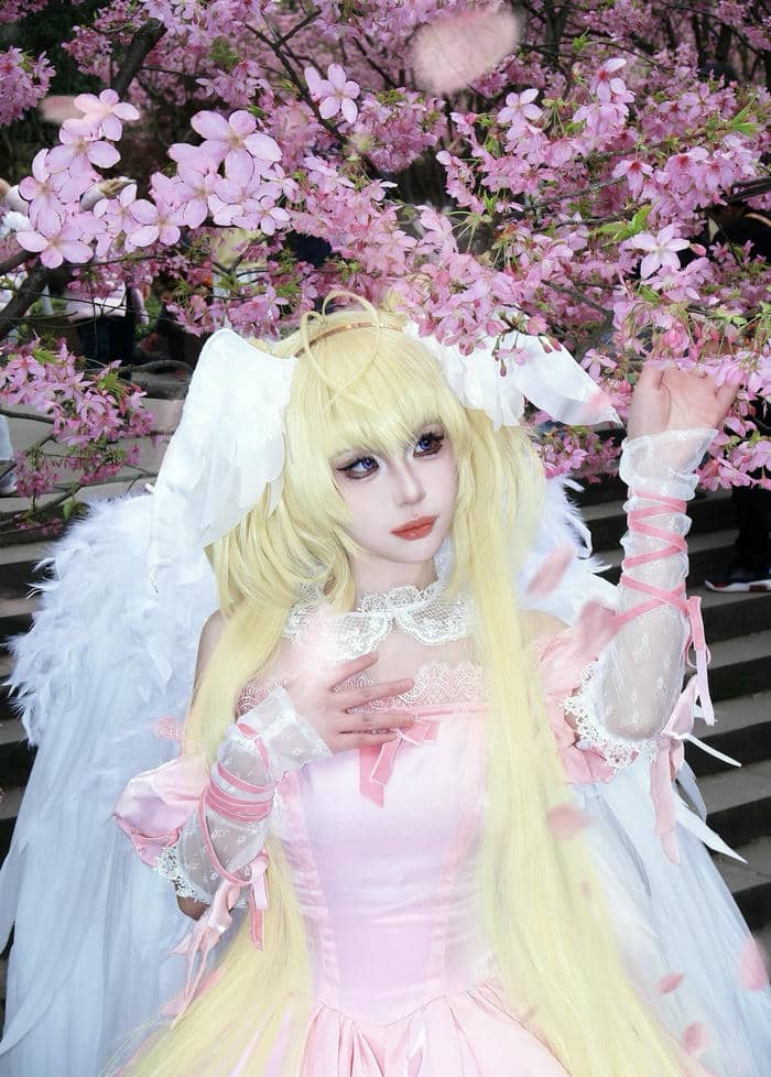 hình cosplay thiên thần váy voan nhiều lớp
