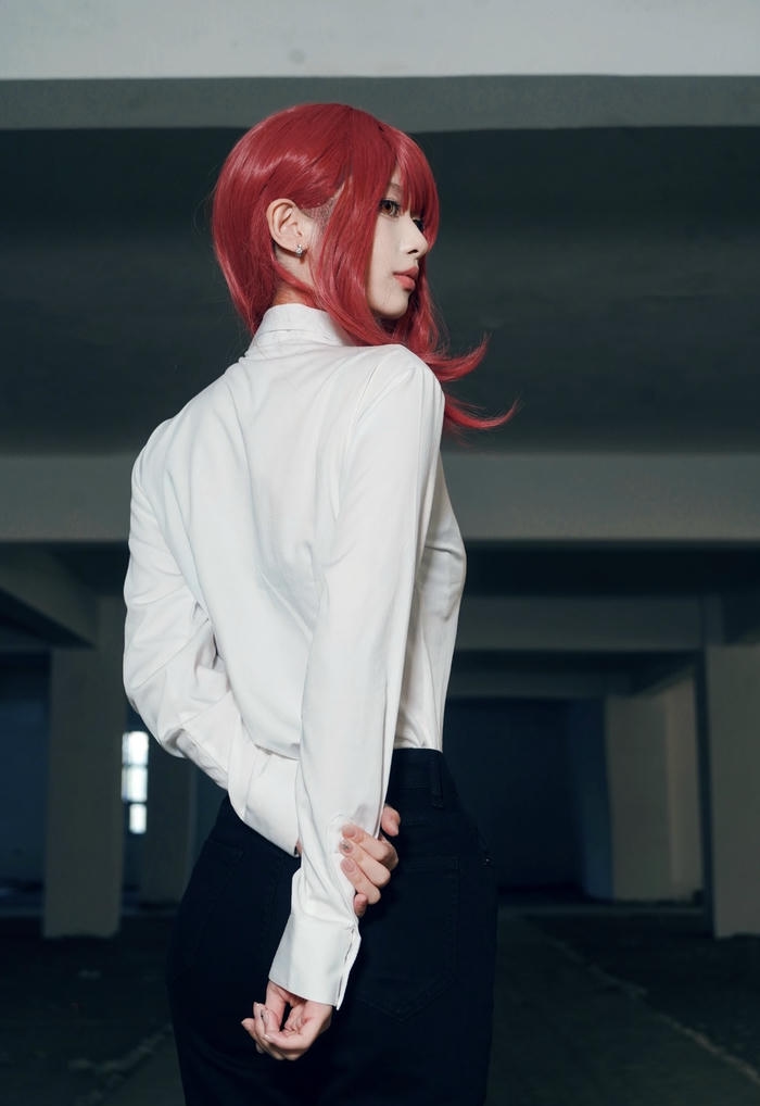 Ảnh Makima cosplay ánh nhìn xuyên thấu ấn tượng