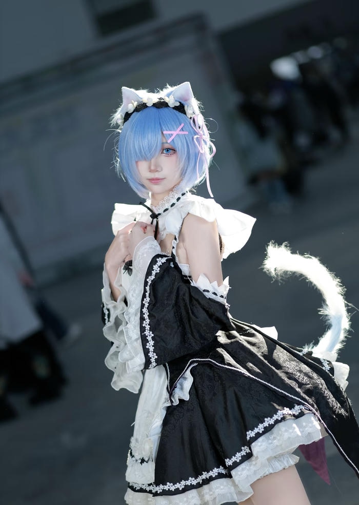 Ảnh Rem cosplay biểu cảm e lệ dễ thương