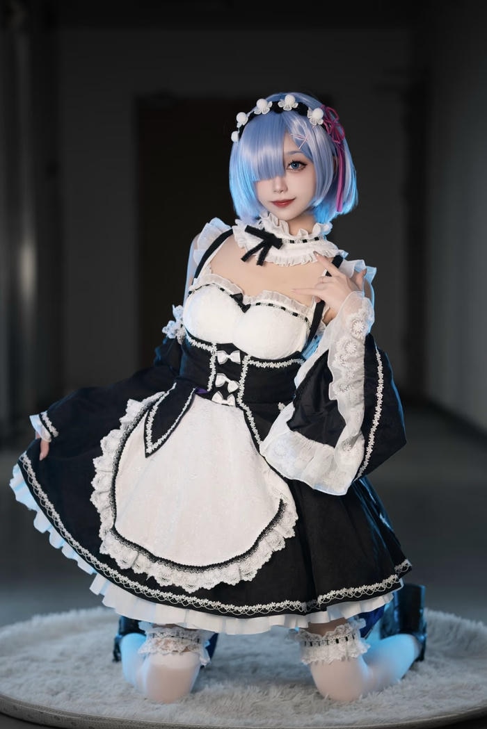 Ảnh Rem cosplay biểu lộ cảm xúc chân thật