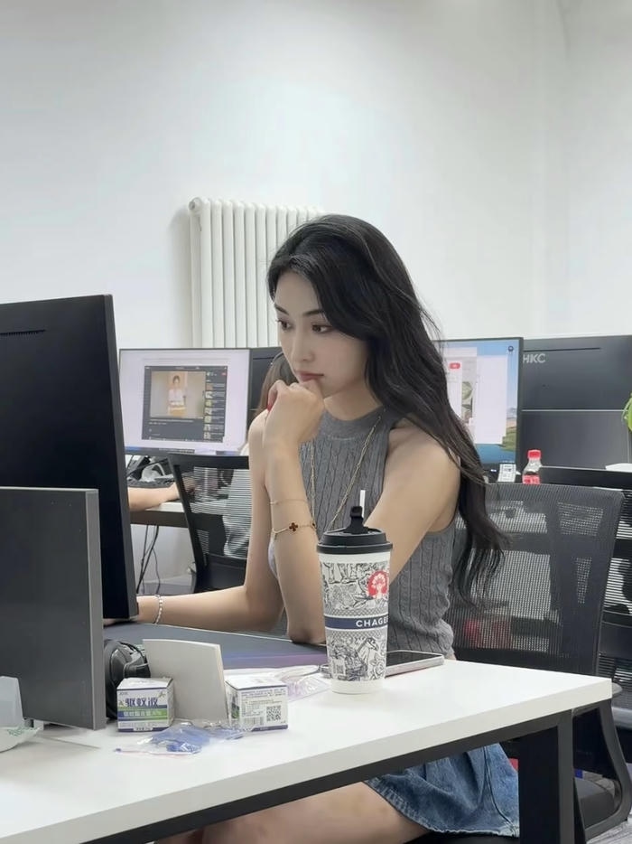 Ảnh gái văn phòng thần khí trưởng thành lôi cuốn