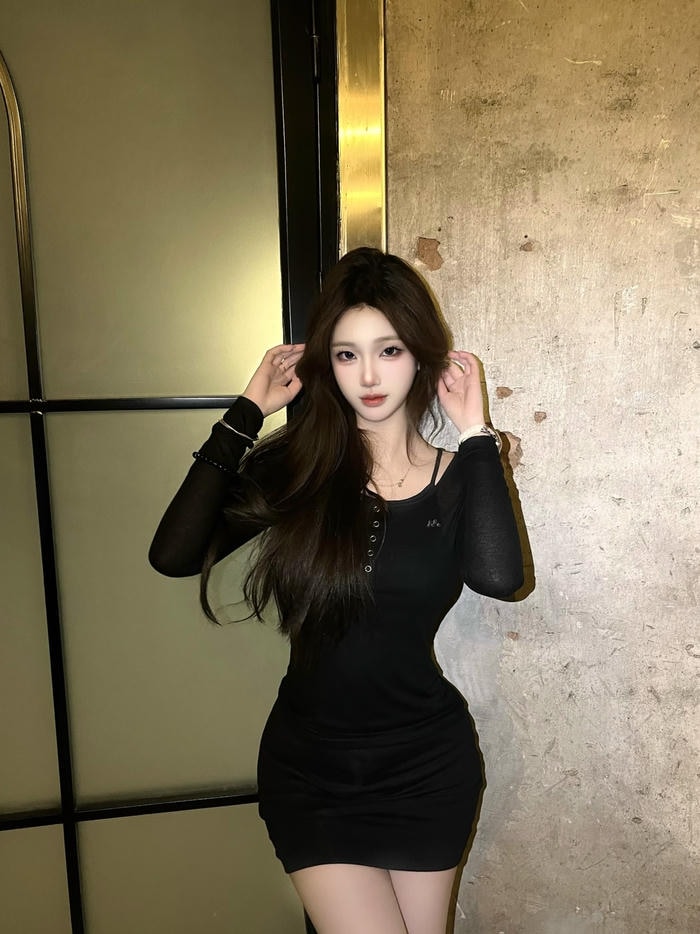 Ảnh gái xinh mặc đồ bó sát cảm giác mạnh mẽ dứt khoát