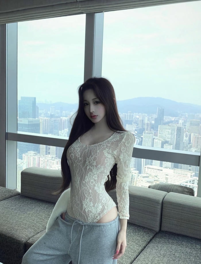 Ảnh gái xinh mặc đồ bó sát thần sắc kiêu kỳ ấn tượng