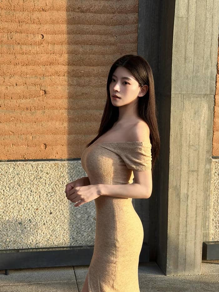 Ảnh gái xinh mặc đồ bó sát thiết kế tinh giản sang trọng