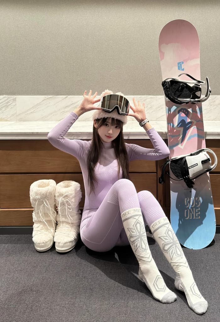 Ảnh gái xinh mặc đồ bó sát tôn đường cong quyến rũ