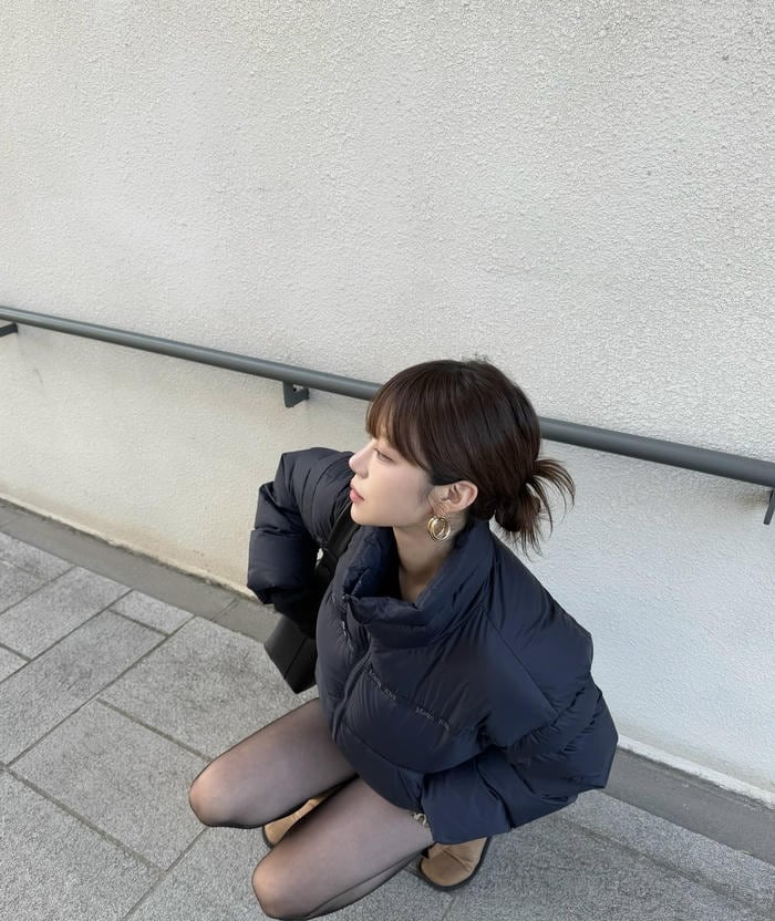 Ảnh gái xinh mặc quần tất phong cách đường phố nổi bật