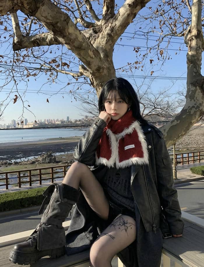 Ảnh gái xinh mặc quần tất phong cách thanh lịch hiện đại