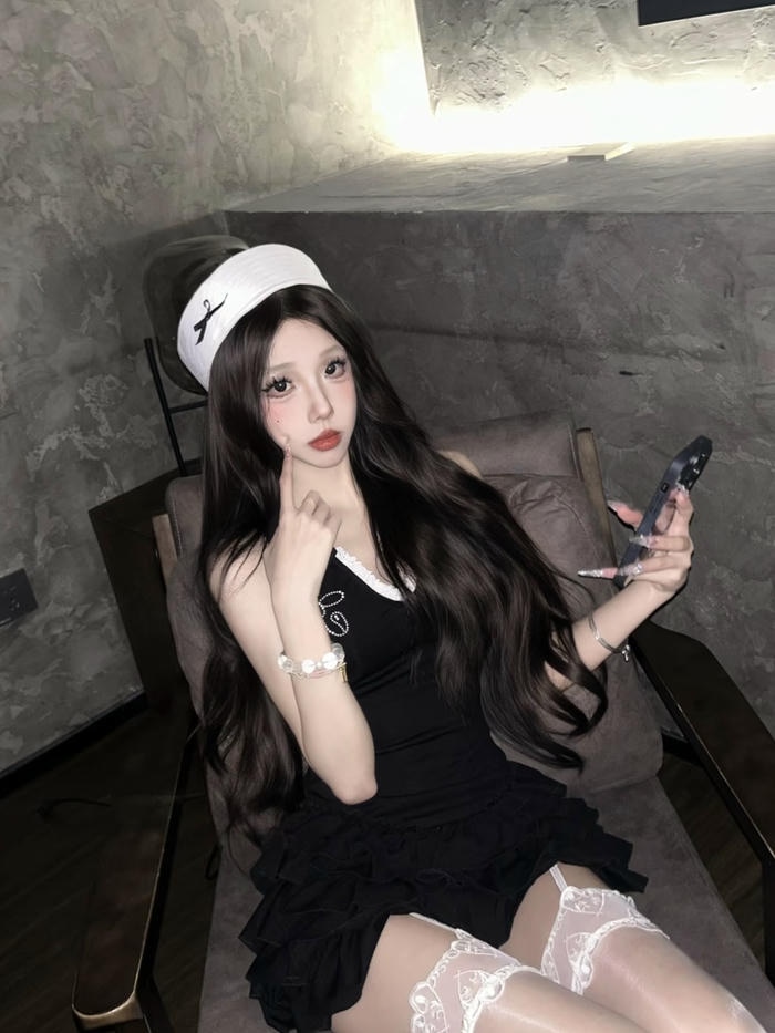 Ảnh gái xinh mặc quần tất thần thái sang trọng nổi bật