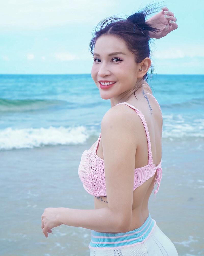 Bikini của Khả Như tôn dáng gợi cảm