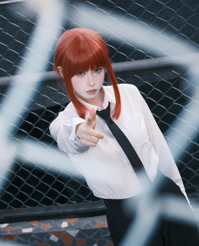 Bức ảnh Makima cosplay phong cách tối giản tinh tế