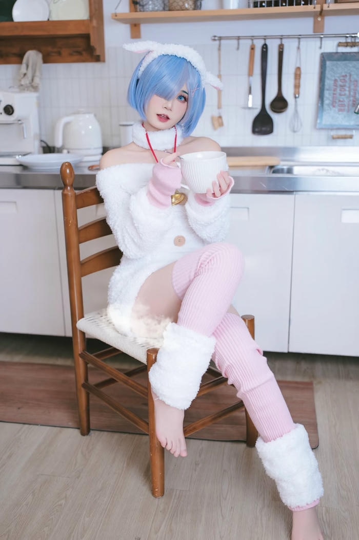 Bức ảnh Rem cosplay kiểu trang điểm tự nhiên