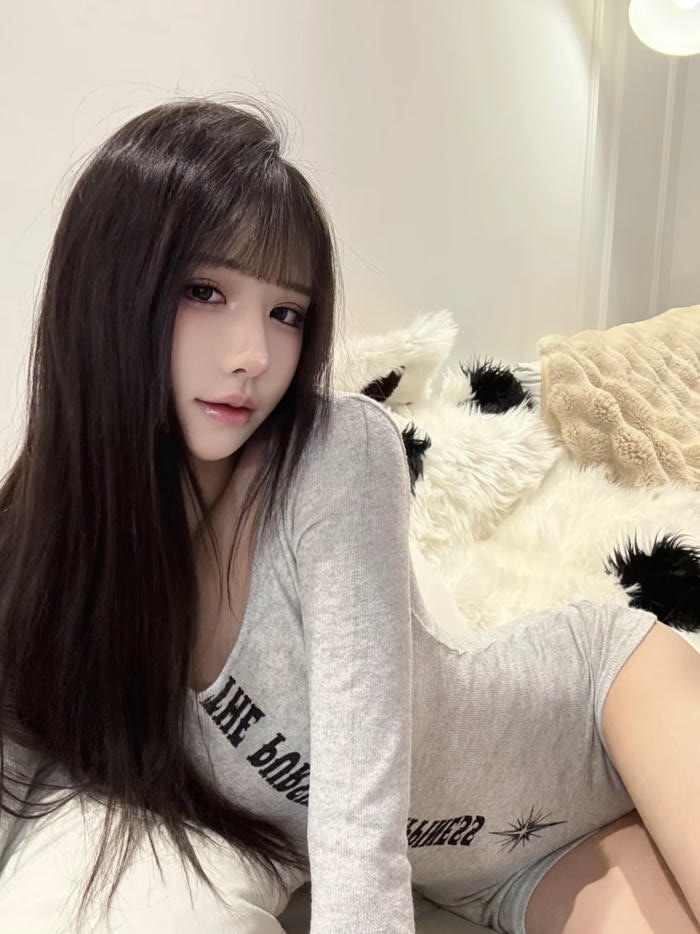 Bức ảnh gái xinh mặc đồ bó sát sắc diện nổi trội