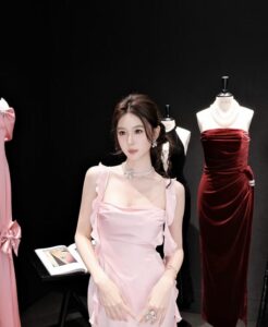 Bức ảnh gái xinh mặc pinky diện váy hai dây nổi bật