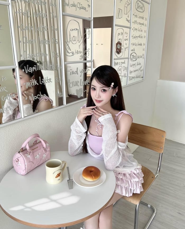 Bức ảnh gái xinh mặc pinky phong cách tiểu thư