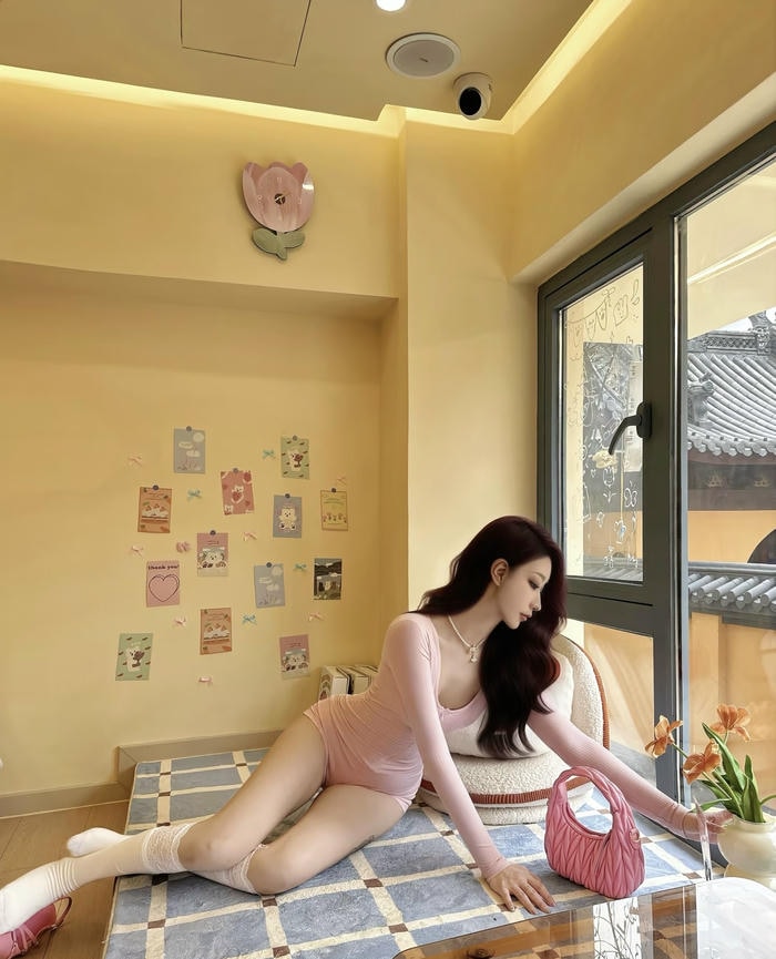 Bức ảnh gái xinh mặc pinky vẻ đẹp ngọt lịm